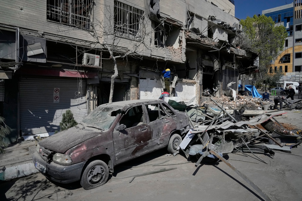 Nhịp sống thường nhật của người dân Iran bỗng chốc hỗn độn bởi xung đột- Ảnh 2.