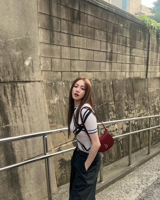 Nhỏ nhắn nhưng đủ sức gây ấn tượng với túi mini- Ảnh 1.