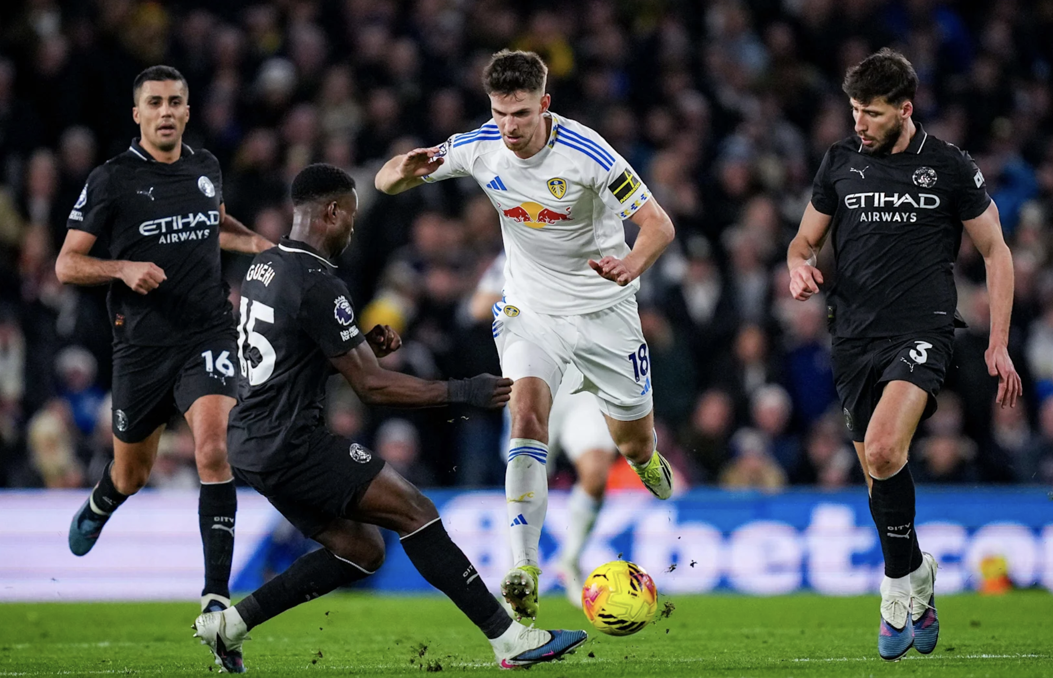 Nhọc nhằn đánh bại Leeds United, Man City bám đuổi ngôi đầu Ngoại hạng - Ảnh 1.