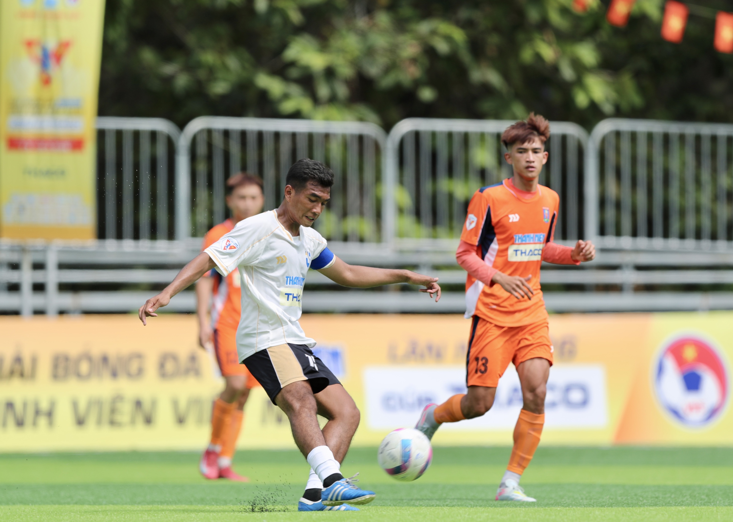 Những chàng tiền vệ tài hoa định đoạt chung kết TNSV THACO cup- Ảnh 2.