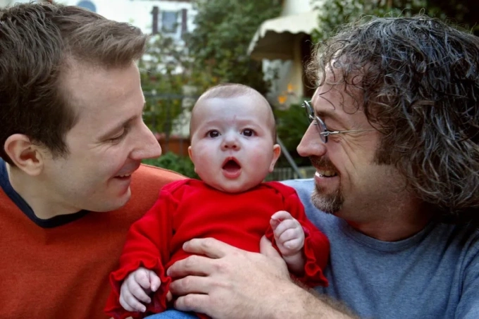 Từ tháng 7/2022, Thụy Sĩ công nhận hôn nhân đồng giới và cho phép các cặp đôi này được nhận con nuôi. Ảnh: Swiss Info