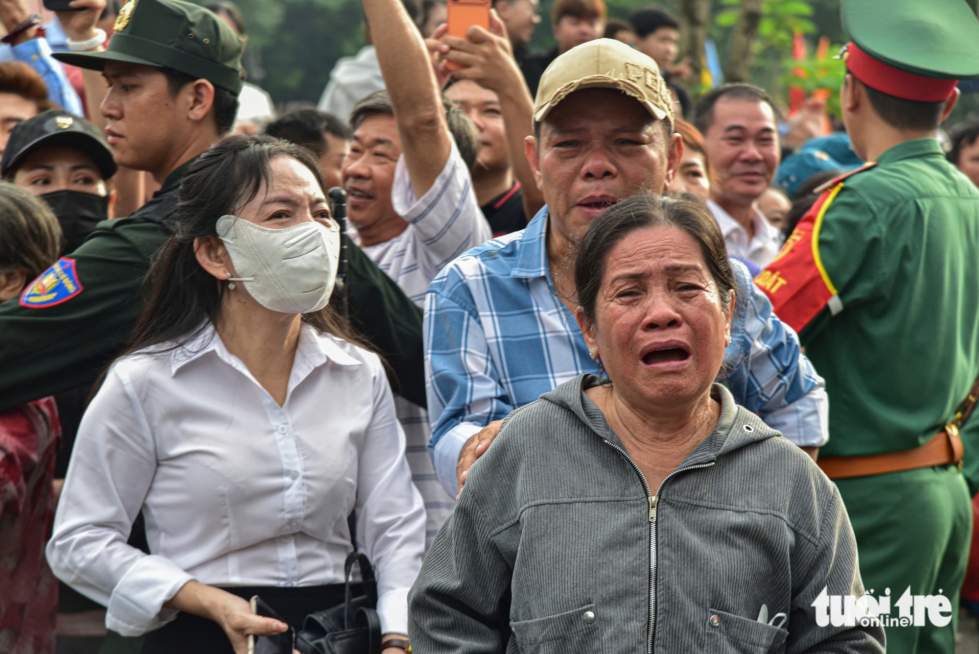 Những khoảnh khắc xúc động trong ngày tiễn quân lên đường nhập ngũ ở TP.HCM 1 nhập ngũ - Ảnh 1.
