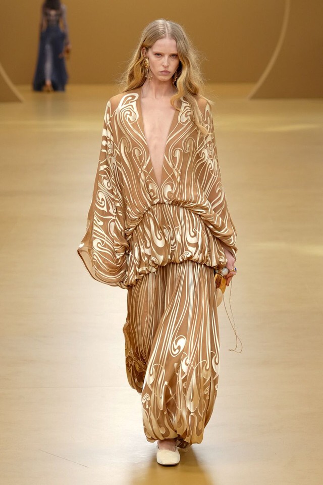 Những kiểu quần giúp nàng 'hack' tuổi, sở hữu tủ đồ trẻ trung hơn- Ảnh 1. Những kiểu quần giúp nàng 'hack' tuổi, sở hữu tủ đồ trẻ trung hơn- Ảnh 1.