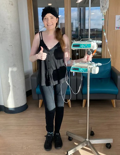 Laura quyết tâm chiến đấu với bệnh tật, cố gắng sống càng lâu càng tốt để có thời gian bên con gái. Ảnh: The Sun