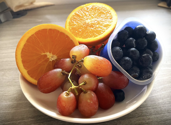 Nam giới nên bổ sung các loại quả mọng và trái cây họ cam quýt. Ảnh: Bảo Bảo