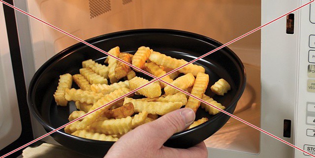 Khi khoai tây đã nấu chín được để ở nhiệt độ phòng hoặc hâm nóng lần thứ hai, chúng có thể trở nên độc hại ở mức tồi tệ nhất.