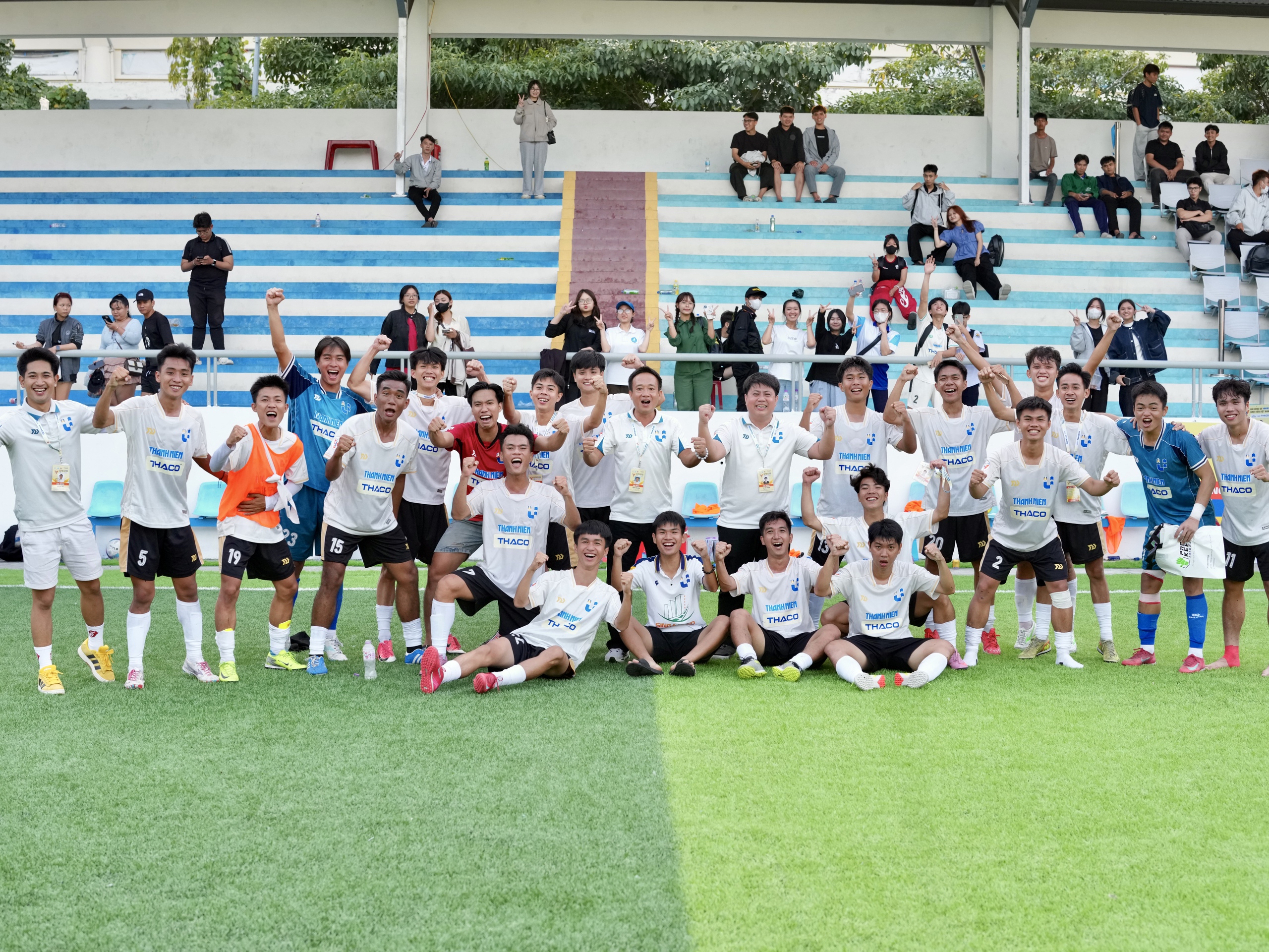 Những tràng pháo tay xứng đáng cho Trường ĐH Công nghiệp TP.HCM- Ảnh 1.