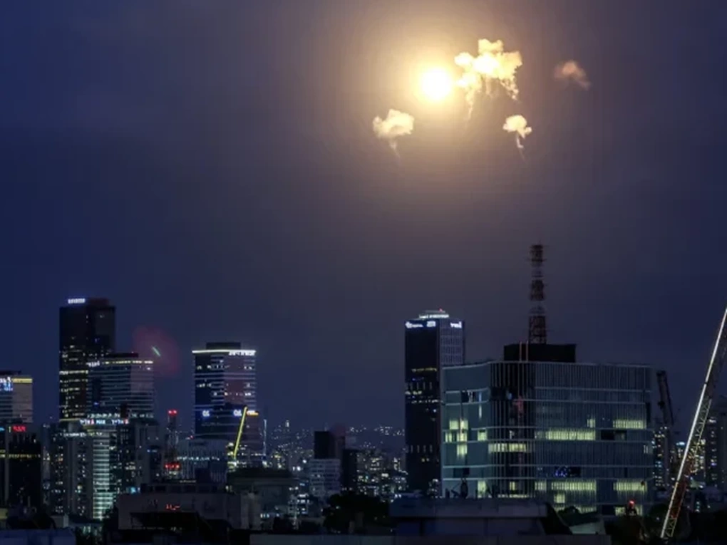 Những vũ khí tối tân của Mỹ thể hiện ra sao trước đối thủ cứng Iran? - 1