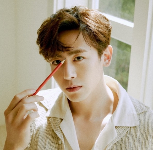 Nichkhun 2PM bị một người phụ nữ đeo bám về tận nhà lúc nửa đêm, còn liên tục chửi bới và hành hung- Ảnh 1.