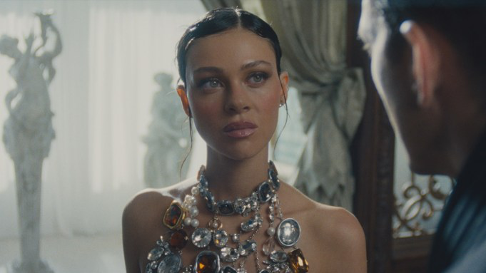 Con dâu nhà Beckham nói về vai diễn trong phim 18+ gây sốc- Ảnh 2.