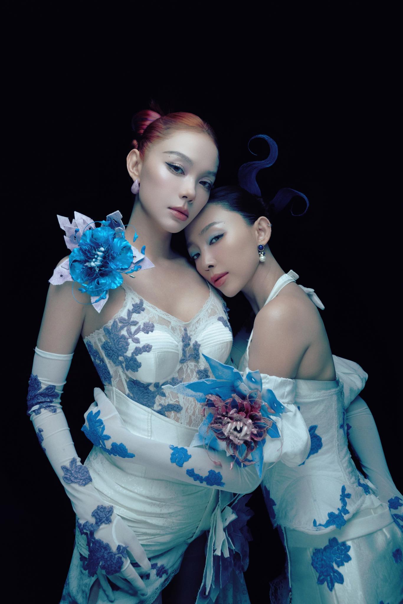 Nín thở với màn kết hợp của Minh Hằng - Tóc Tiên: Gấp đôi visual, loạt phân cảnh thân mật táo bạo không chịu nổi!- Ảnh 1.