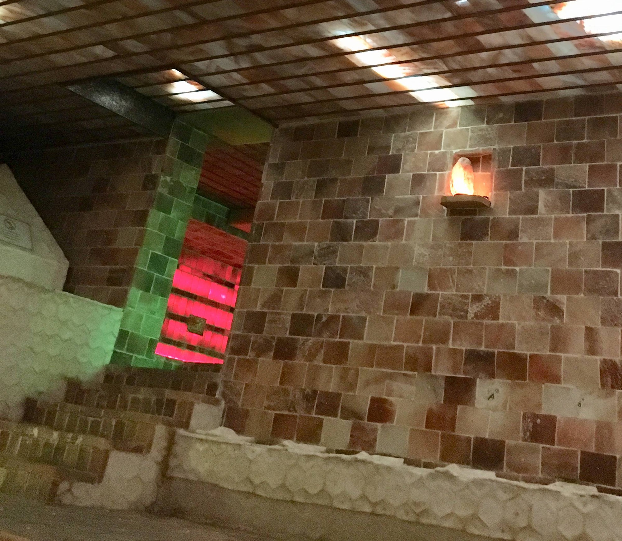 4h sáng, khách Việt bỏ chạy khỏi phòng tắm hơi công cộng ở Hàn Quốc: 