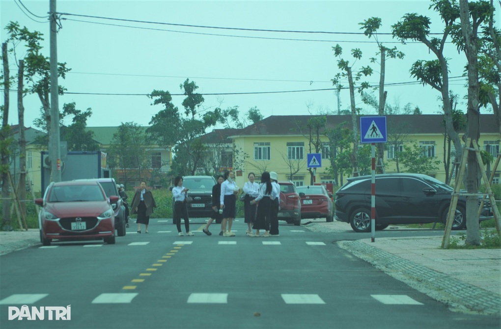 Nơi ô tô đỗ kín đường, cò đất tấp nập ở khu quy hoạch dân cư giờ ra sao? - 1