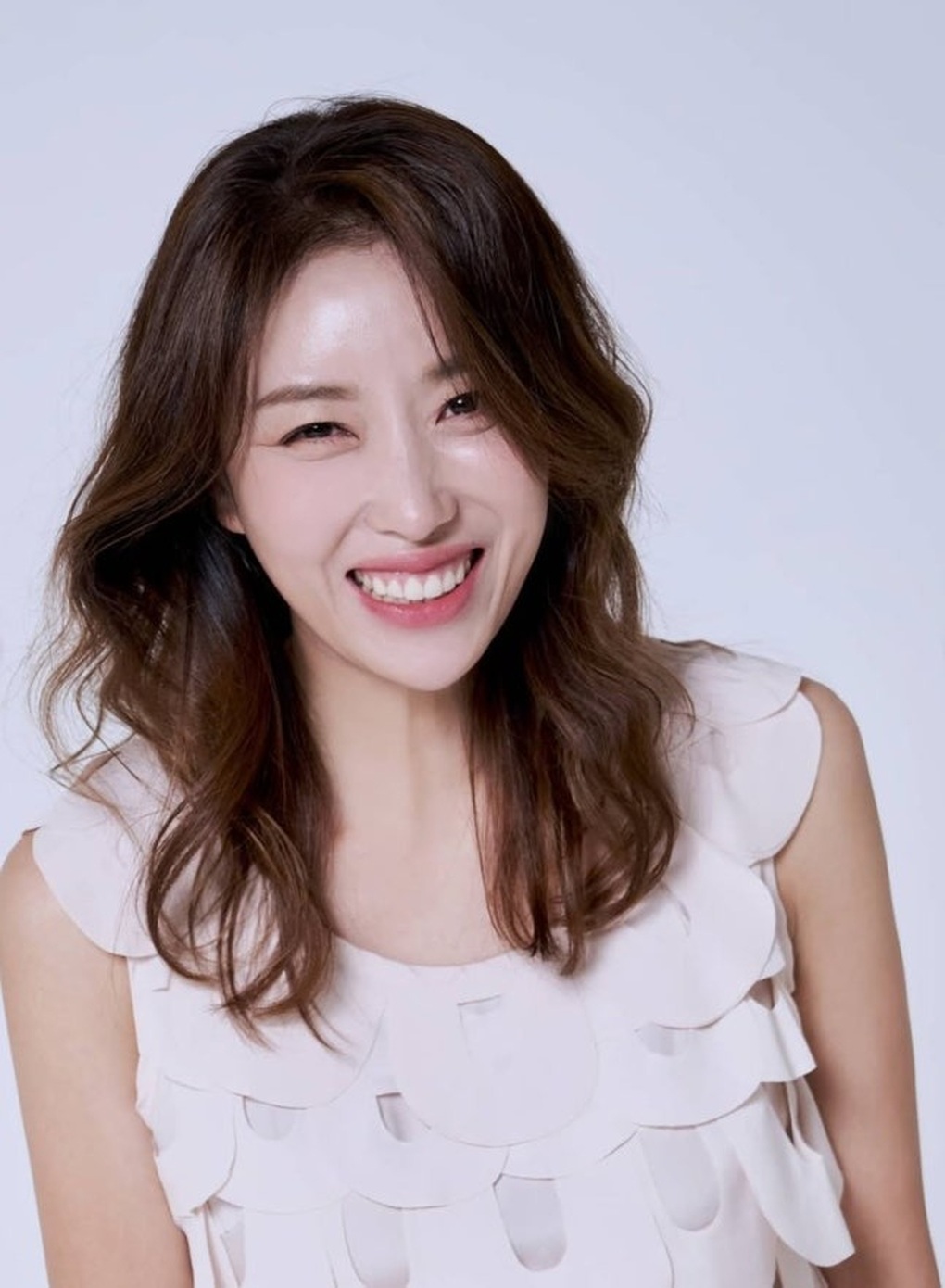 Nữ ca sĩ đình đám Hàn Quốc bị “bắt quả tang” cặp kè với người có gia đình - 2