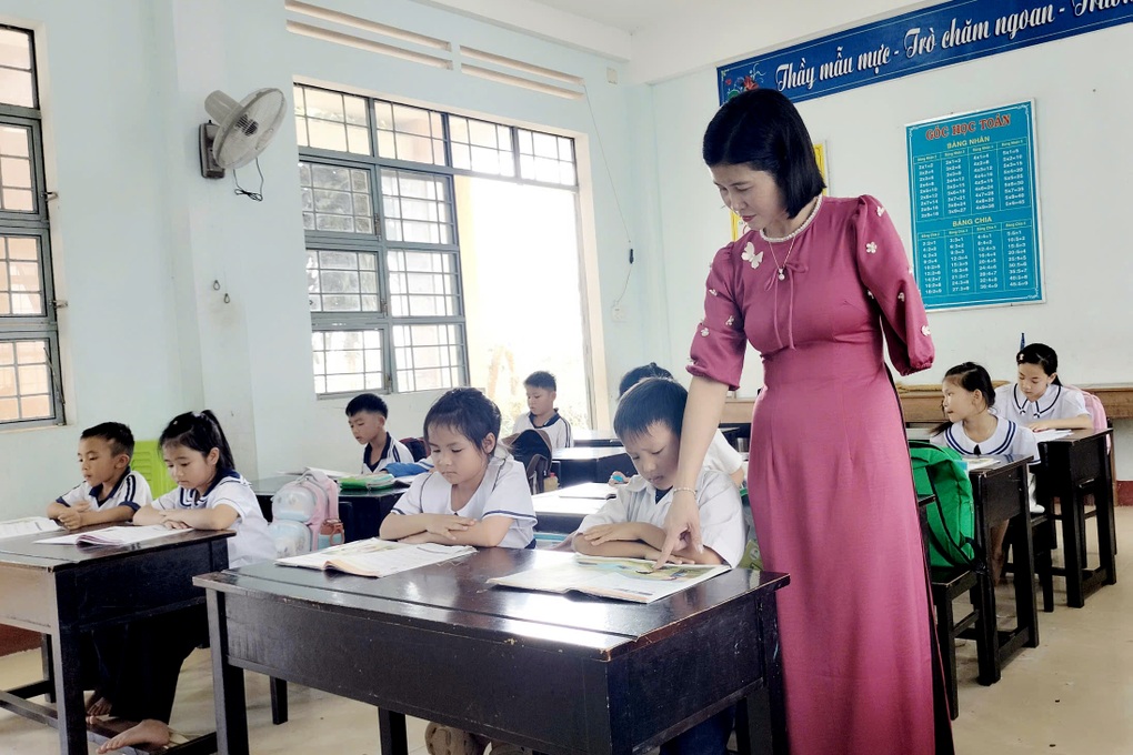 Nữ giáo viên một tay và ám ảnh tai nạn giữa rừng sâu - 1