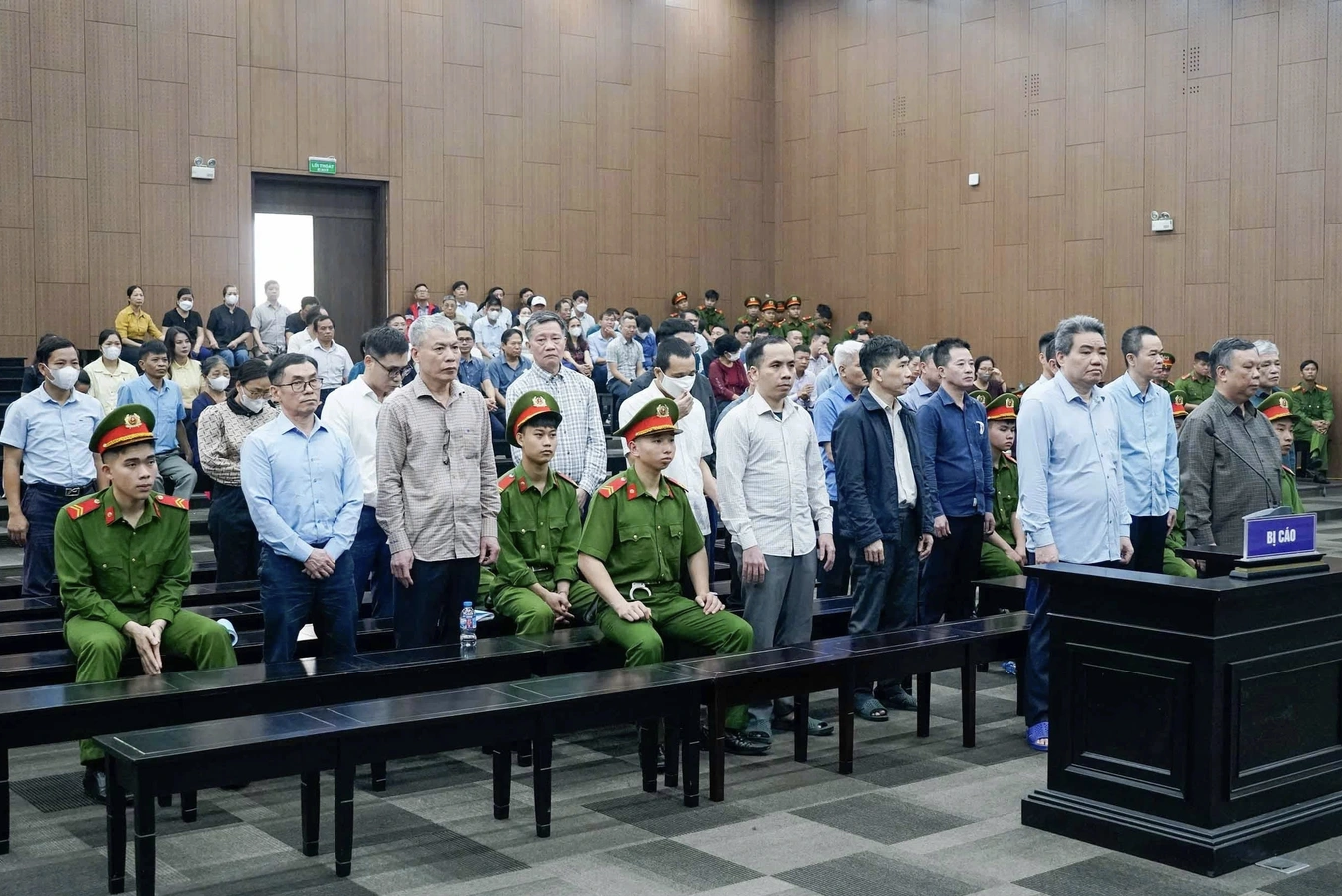 Nữ kế toán khóc nức nở Tại phiên tòa cựu Thứ trưởng Hoàng Văn Thắng 2026 - Ảnh 1.