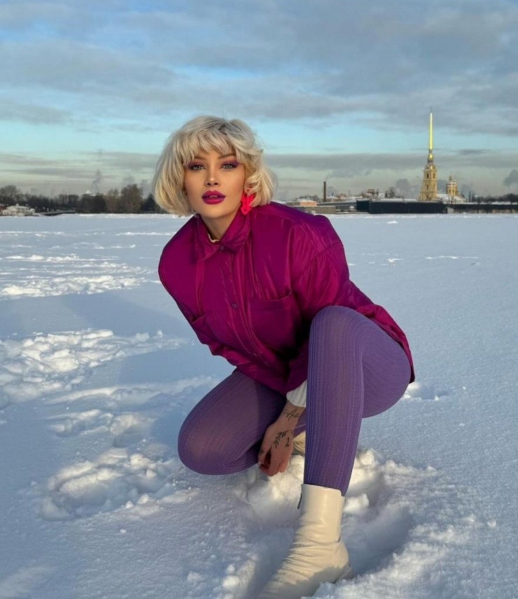 Aysegul được biết đến rộng rãi nhờ phong cách thời trang hiện đại, thời thượng.