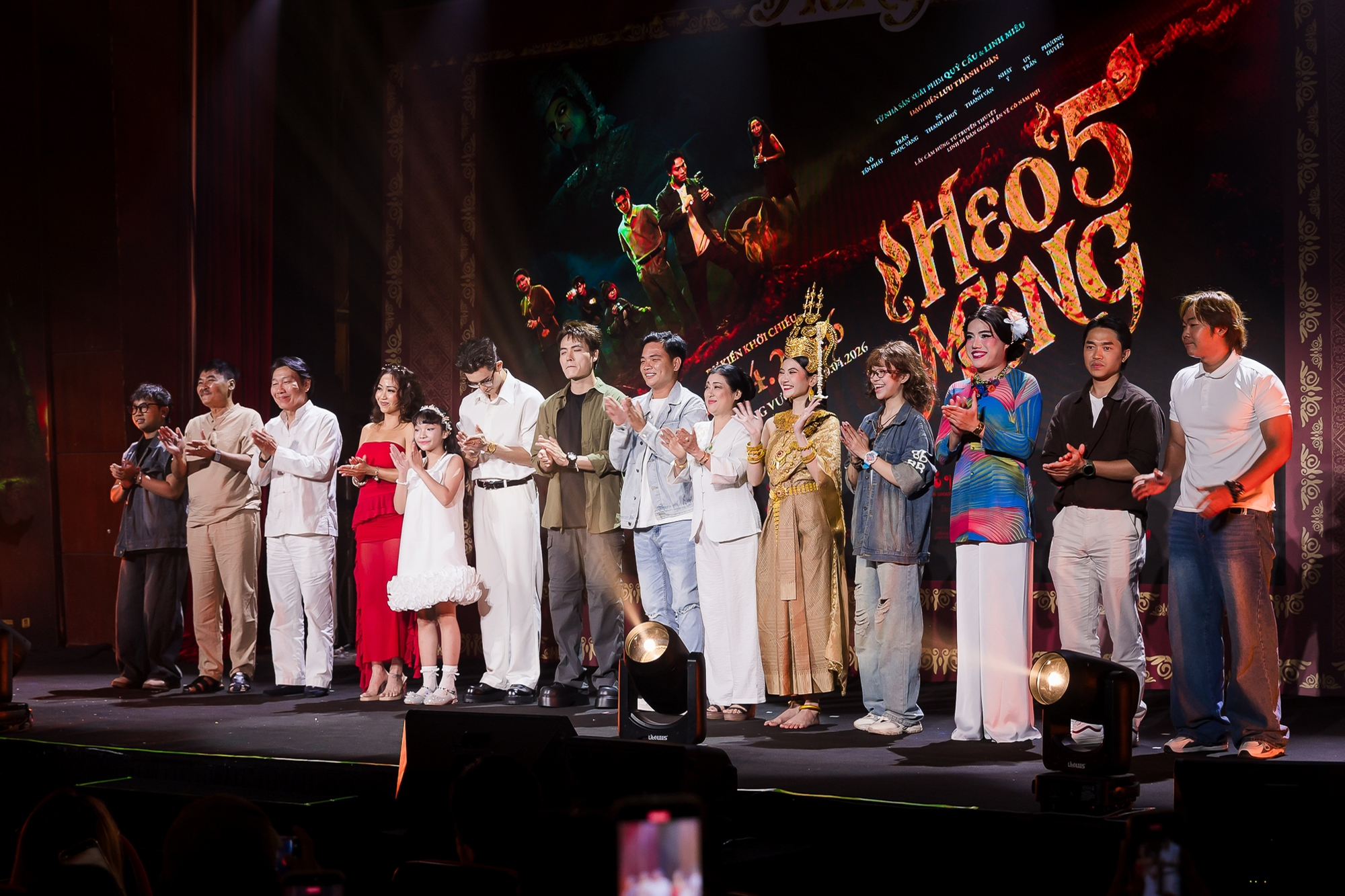 Ai se duyên cho cặp sao Việt này kể cũng tài: Nhà gái hơn nhà trai 14 tuổi, U45 vẫn bốc lửa chết đi được- Ảnh 1.