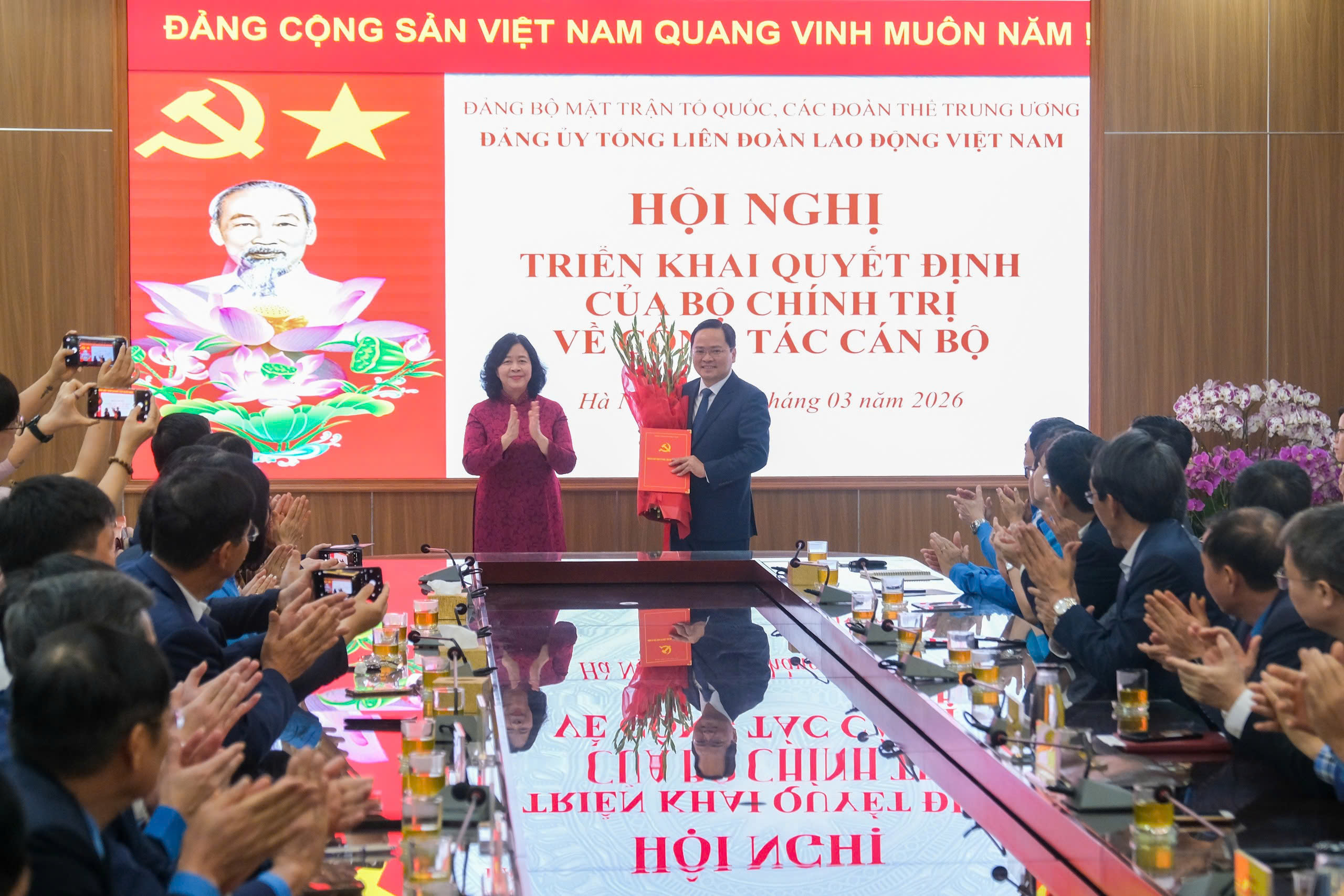 Ông Nguyễn Anh Tuấn giữ chức Bí thư Đảng ủy Tổng liên đoàn Lao động Việt Nam - Ảnh 1.