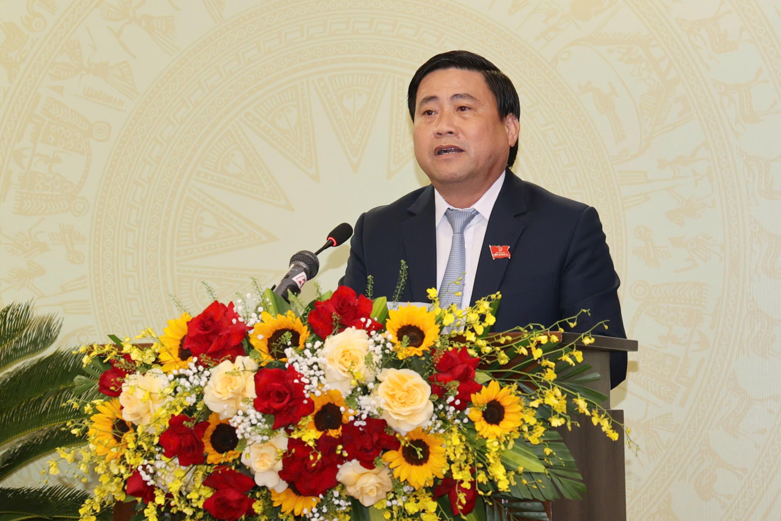 HĐND tỉnh Khánh Hòa bầu ông Nguyễn Việt Hùng làm Chủ tịch UBND tỉnh - Ảnh 1.