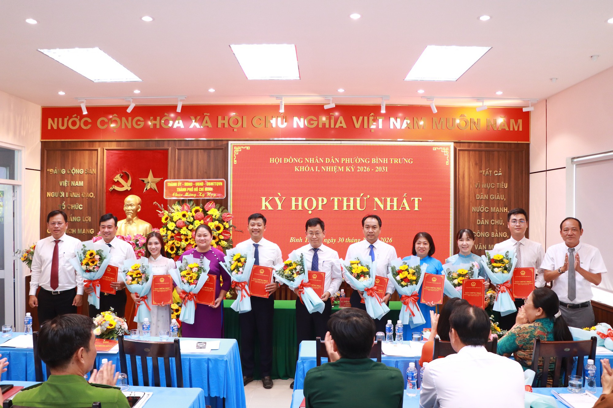 Bình Trưng - Ảnh 1.