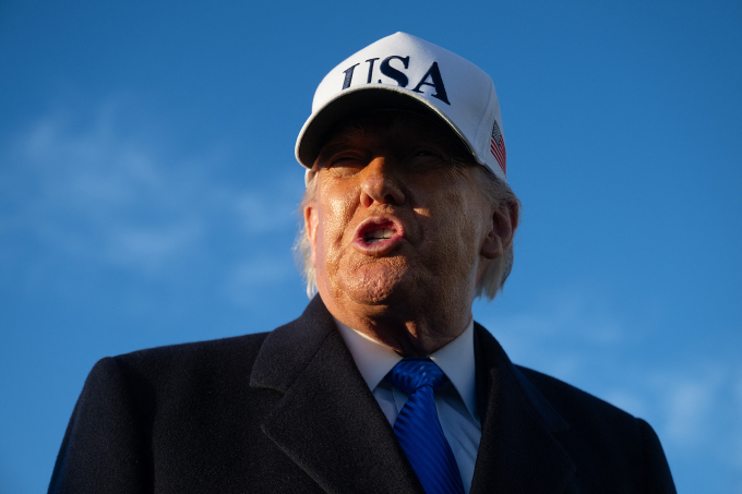 Tổng thống Mỹ Donald Trump trả lời phóng viên trước khi lên chuyên cơ Không lực Một tại căn cứ Andrews, bang Maryland ngày 13/3. Ảnh: AFP