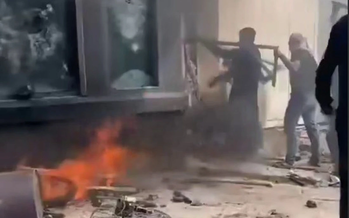 Pakistan Nguoi bieu tinh ung ho Iran xong vao dap