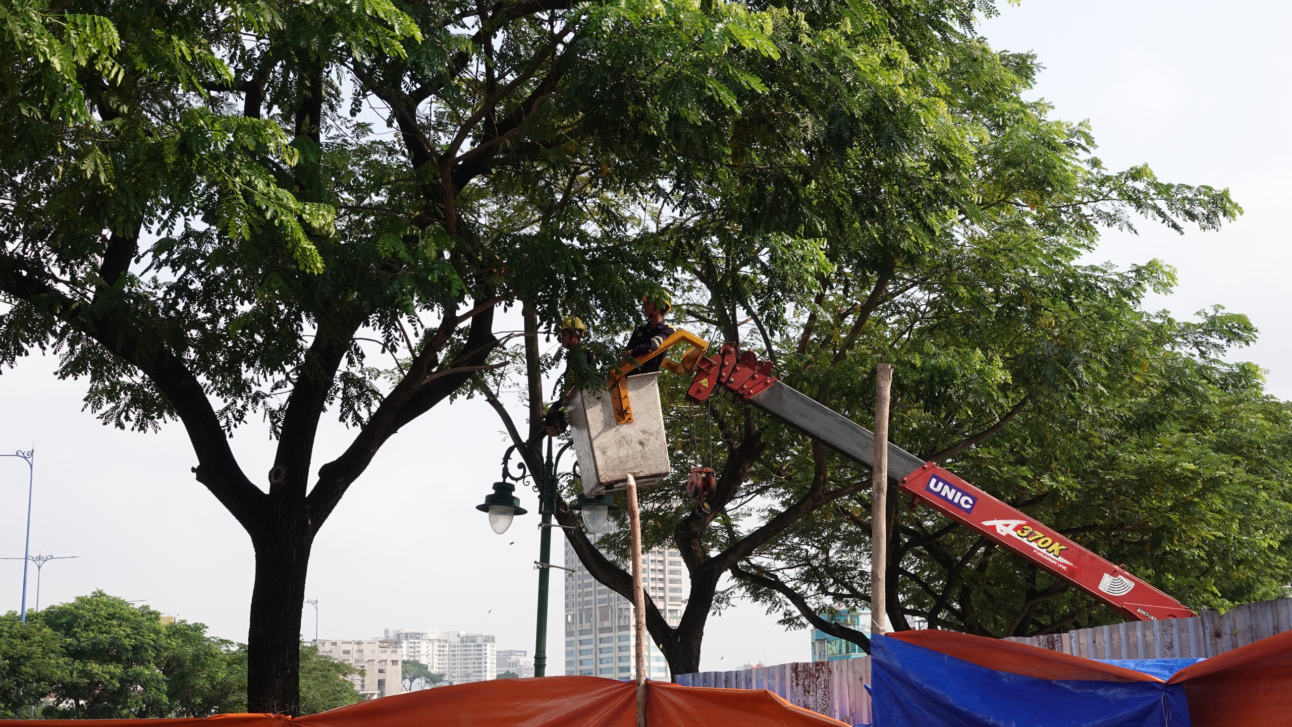 TP.HCM phân cấp cho phường, xã sửa đường, nạo vét cống nhanh hơn - Ảnh 1.