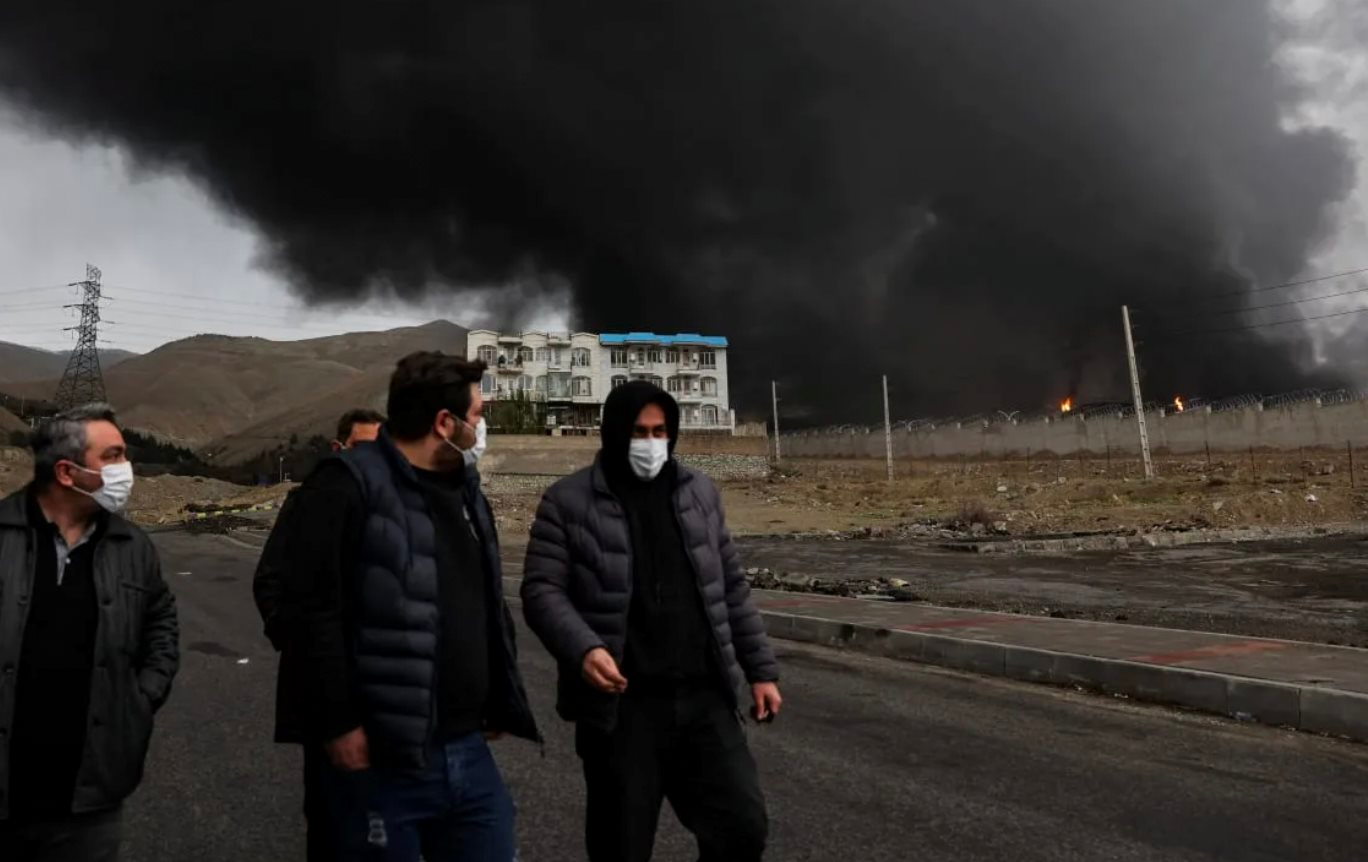 Phát hiện 13 siêu tàu chở dầu Iran liên tục di chuyển giữa chiến sự, thu về hơn 140 triệu USD/ngày nhờ Mỹ- Ảnh 1.