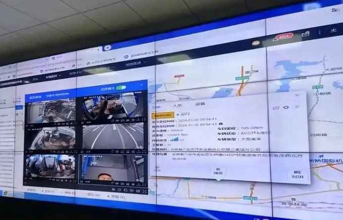 Phát hiện 7,4 tỷ đồng tiền mặt trên xe ô tô của 4 thanh niên ngoài 20 tuổi khi đi qua trạm thu phí cao tốc- Ảnh 1. Phát hiện 7,4 tỷ đồng tiền mặt trên xe ô tô của 4 thanh niên ngoài 20 tuổi khi đi qua trạm thu phí cao tốc- Ảnh 1.