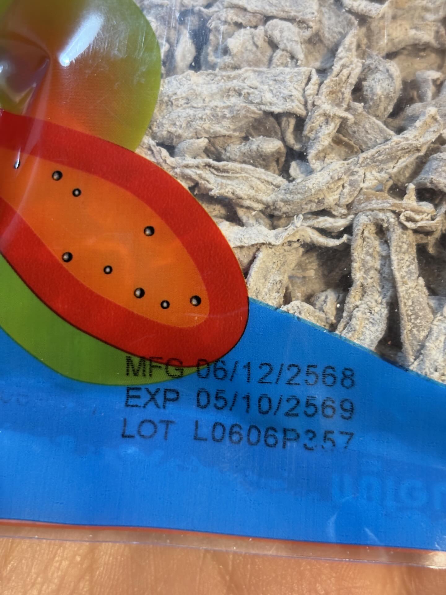 Phát hiện gói ô mai nhiều người Việt ăn có hạn sử dụng đến 5 thế kỷ- Ảnh 1.