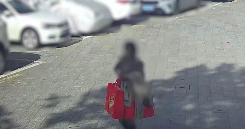 Phát hiện hơn 11,4 tỷ đồng tiền mặt trên 1 chiếc ô tô không có biển số- Ảnh 1.