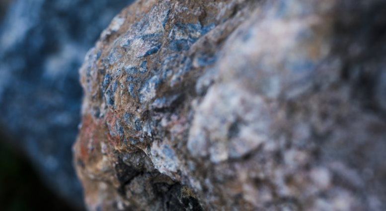 Phát hiện mỏ khoáng sản khổng lồ chứa 9,7 triệu tấn oxit đất hiếm ngay tại láng giềng Việt Nam- Ảnh 1.