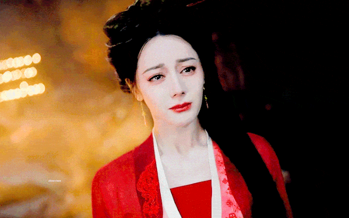 Phép màu cũng không cứu nổi Địch Lệ Nhiệt Ba- Ảnh 4.