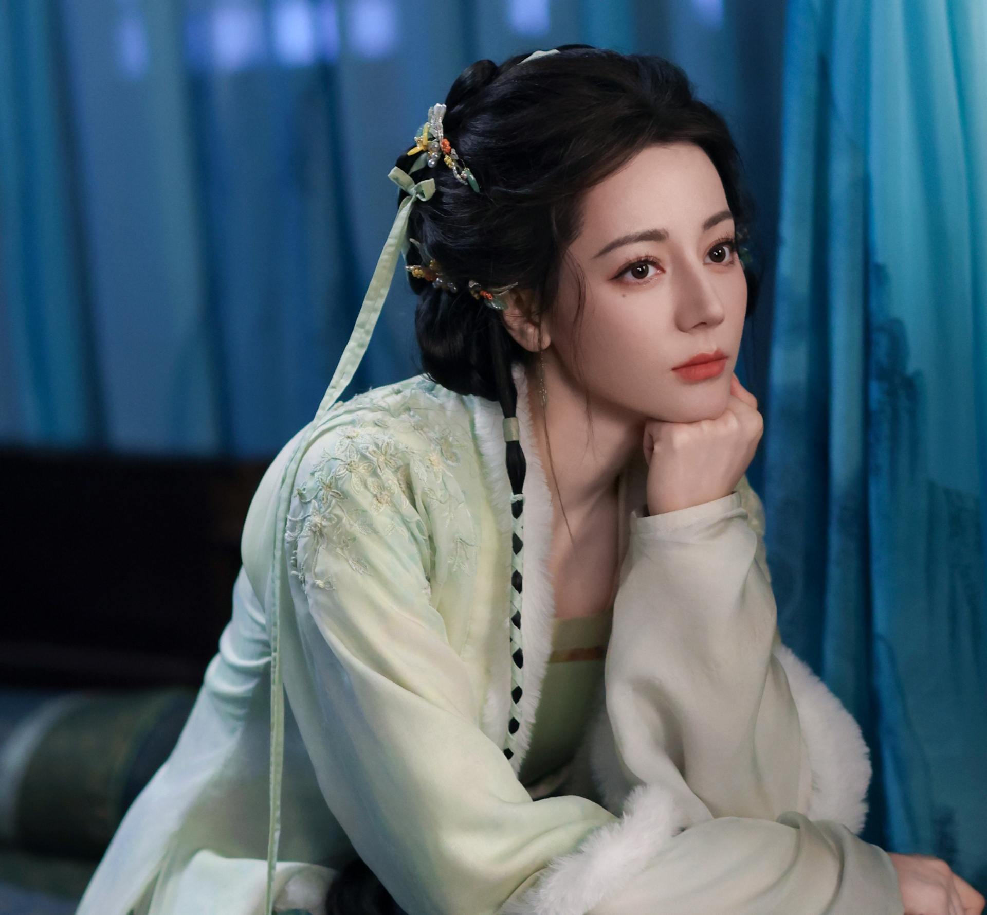 Phép màu cũng không cứu nổi Địch Lệ Nhiệt Ba- Ảnh 1.