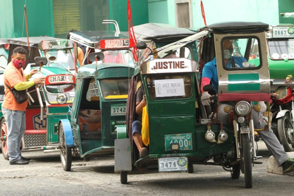 Philippines hỗ trợ tiền mặt cho tài xế khi giá xăng dầu tăng - 1