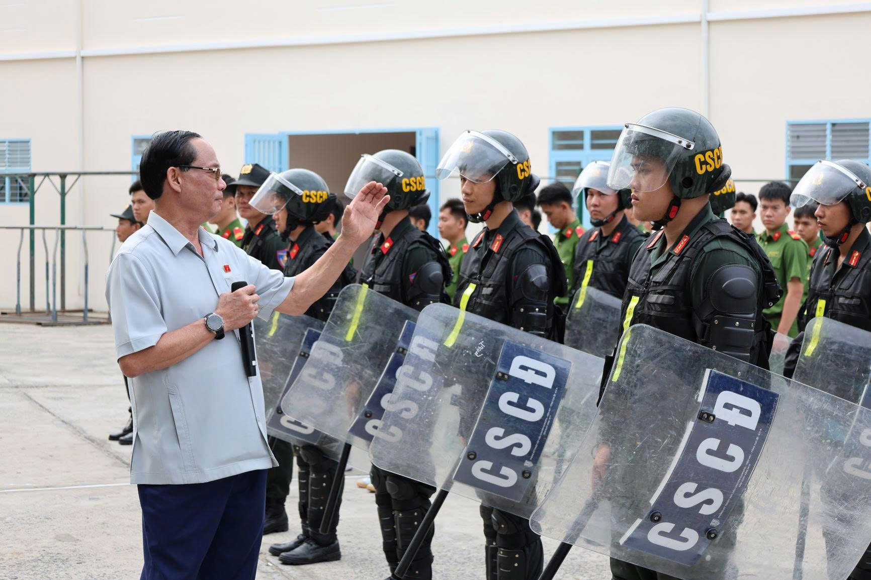 Phó chủ tịch Quốc hội Trần Quang Phương kiểm tra đảm bảo an ninh trật tự bầu cử tại Cần Thơ - Ảnh 1.