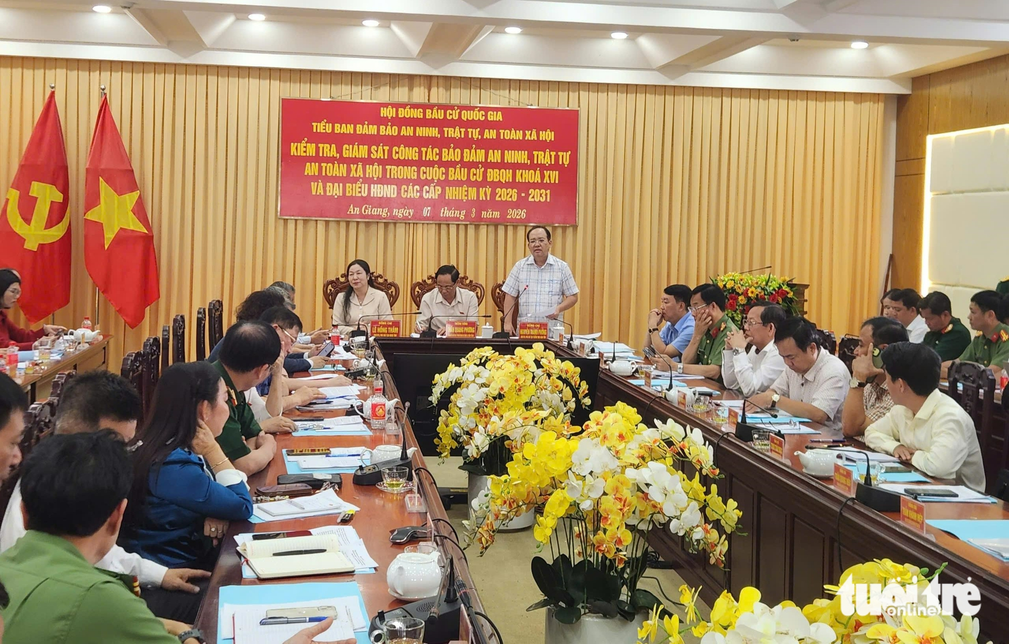 Phó chủ tịch Quốc hội kiểm tra công tác bầu cử tại An Giang - Ảnh 1.