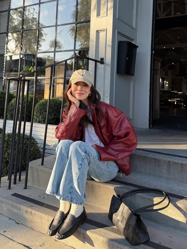 Phối áo khoác và quần jeans đúng gu sành điệu- Ảnh 1. Phối áo khoác và quần jeans đúng gu sành điệu- Ảnh 1.