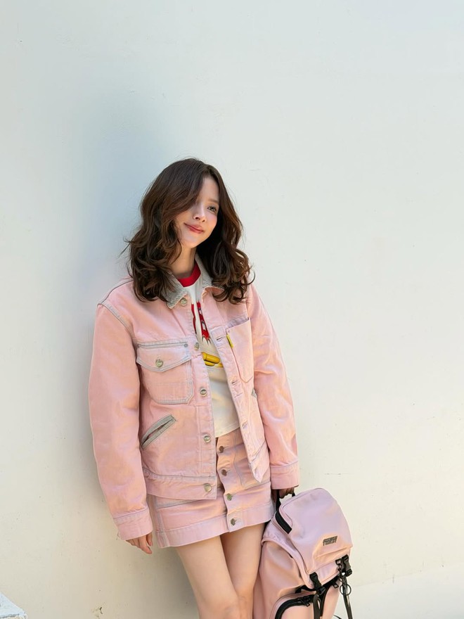 Phong cách mùa hè tươi tắn hơn với những món đồ màu hồng 1 Phong cách mùa hè tươi tắn hơn với những món đồ màu hồng - Ảnh 1.