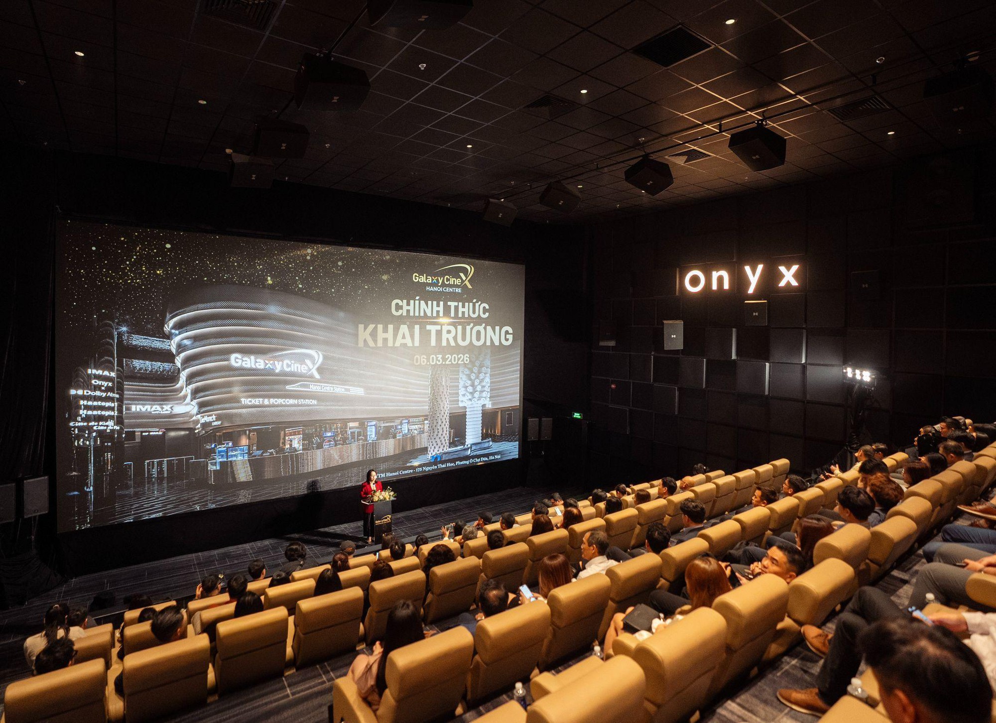 Phòng chiếu sử dụng màn hình Samsung Onyx Cinema LED gây sốt tại Hà Nội- Ảnh 1.