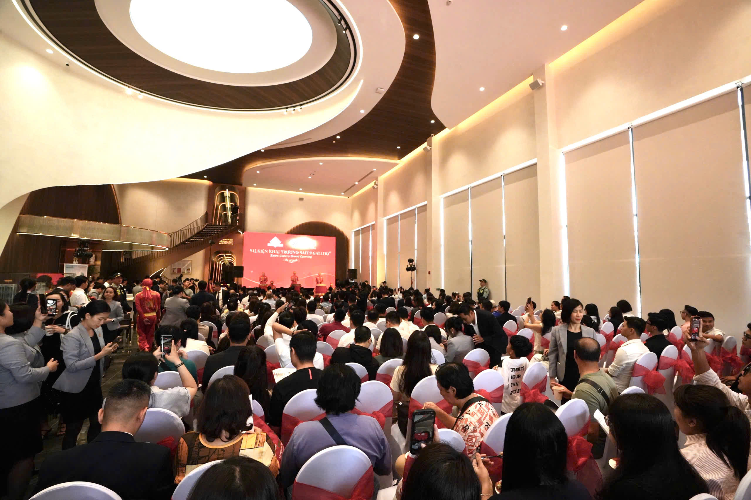 Phú Mỹ Hưng khai trương Trung tâm nhà mẫu Harmonie ngay tại công trường - Ảnh 1.