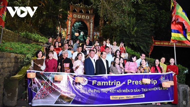 Phú Thọ giới thiệu tour du lịch đêm độc đáo “Đền Hùng lung linh nguồn cội” 1 Nhằm phát huy lợi thế du lịch, tăng cường kết nối, quảng bá du lịch Phú Thọ, trong hai ngày 19 - 20/3, Sở Văn hóa, Thể thao và Du lịch tỉnh Phú Thọ sẽ tổ chức Chương trình Famtrip, Presstrip Du lịch Phú Thọ “Kết nối miền di sản - trải nghiệm đa sắc” năm 2026.