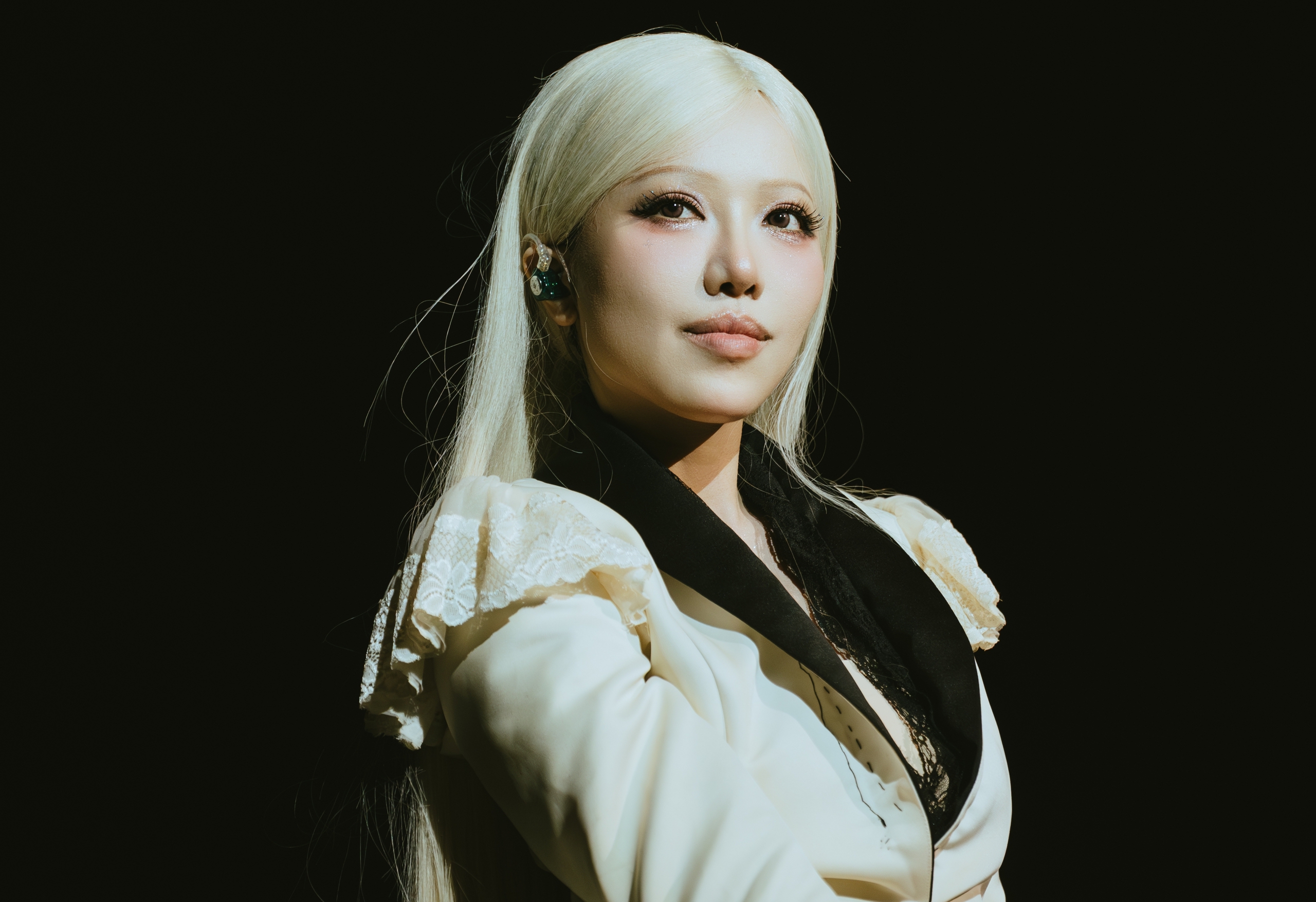 Phùng Khánh Linh từng ăn bánh tráng sống qua ngày, bán hàng online để làm nhạc- Ảnh 1. Phùng Khánh Linh từng ăn bánh tráng sống qua ngày, bán hàng online để làm nhạc- Ảnh 1.