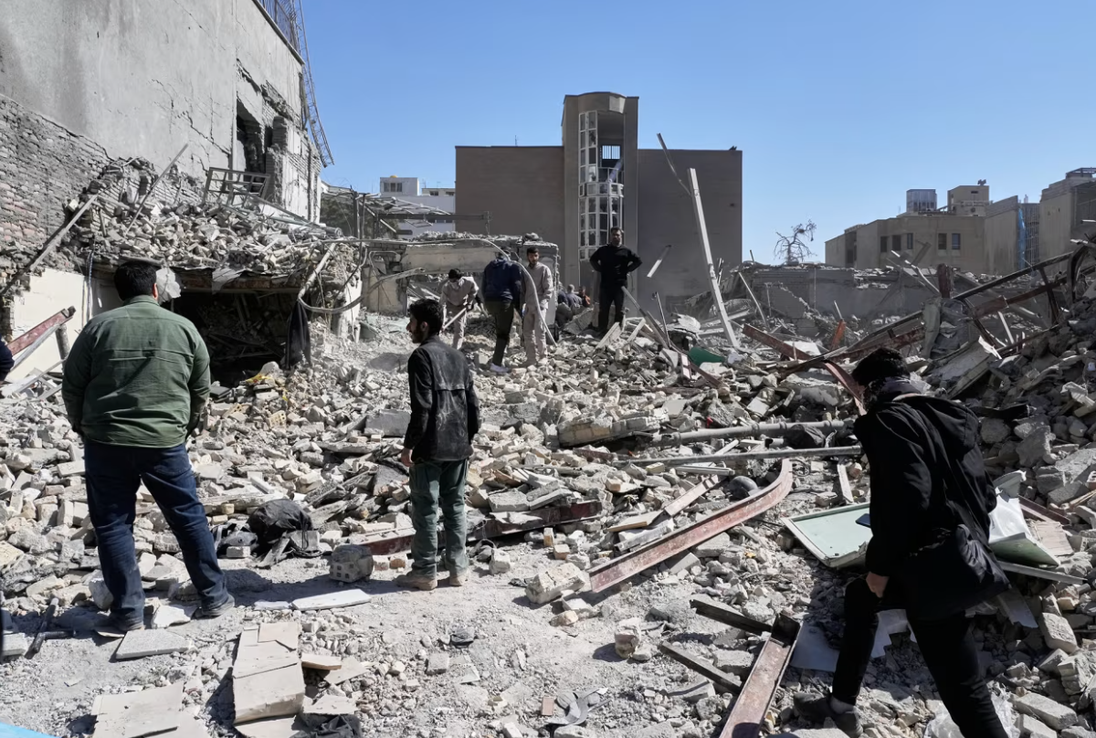 Tehran tuyên bố 'địa ngục mở cửa', ông Zelensky đề nghị hỗ trợ UAE đối phó không kích - Ảnh 1. Nga - Ảnh 2.