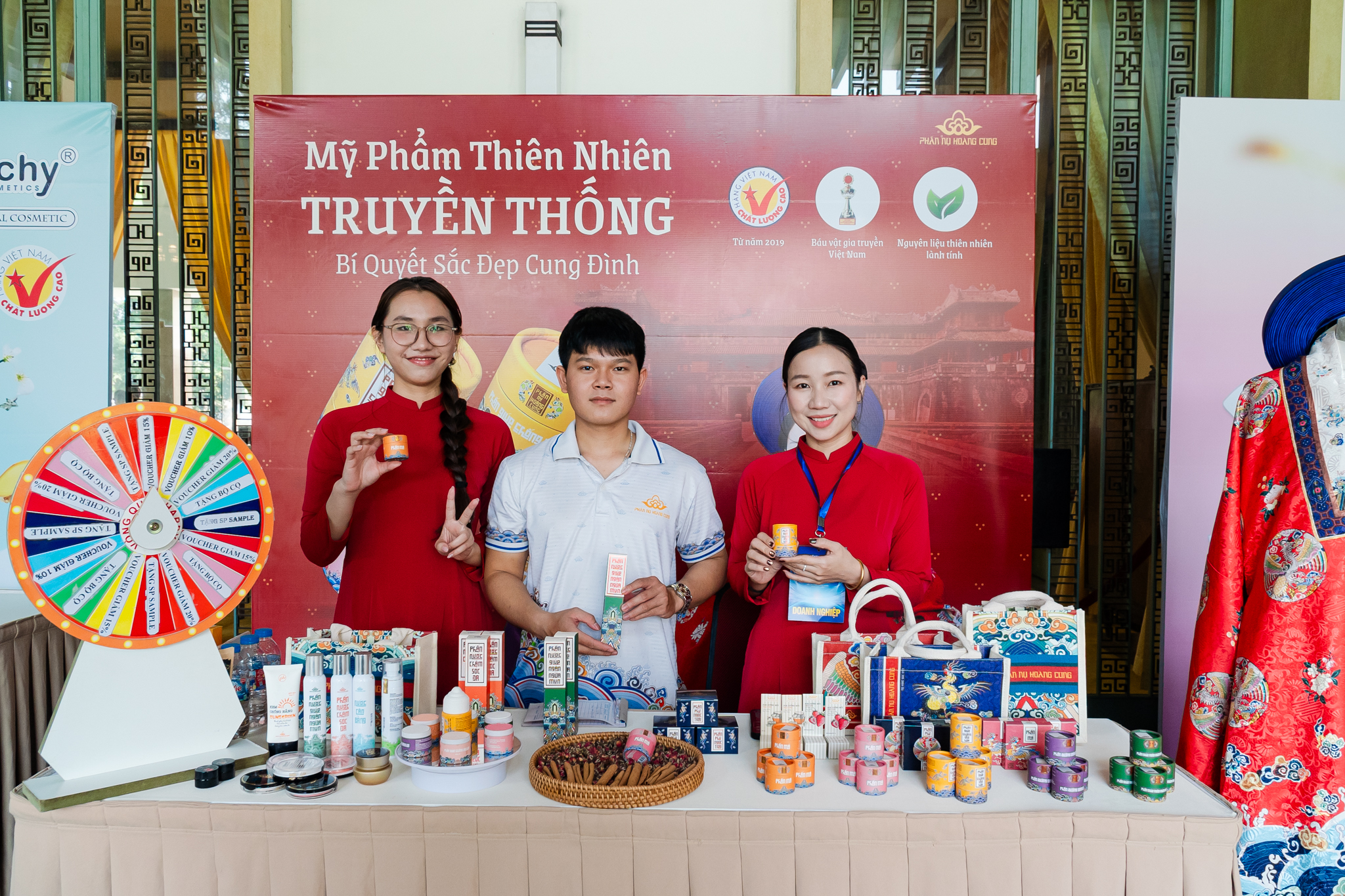 Quả trứng gà biến thành đặc sản 1 VIDEO: Lạ miệng với đặc sản từ chùm ngây và quả lê-ki-ma tại Lễ công bố Hàng Việt Nam Chất lượng cao - Ảnh 4.