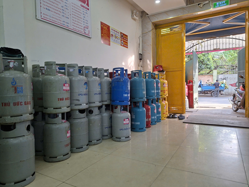 Quán ăn chật vật giữ giá 1 Quán ăn chật vật giữ giá - Ảnh 1.