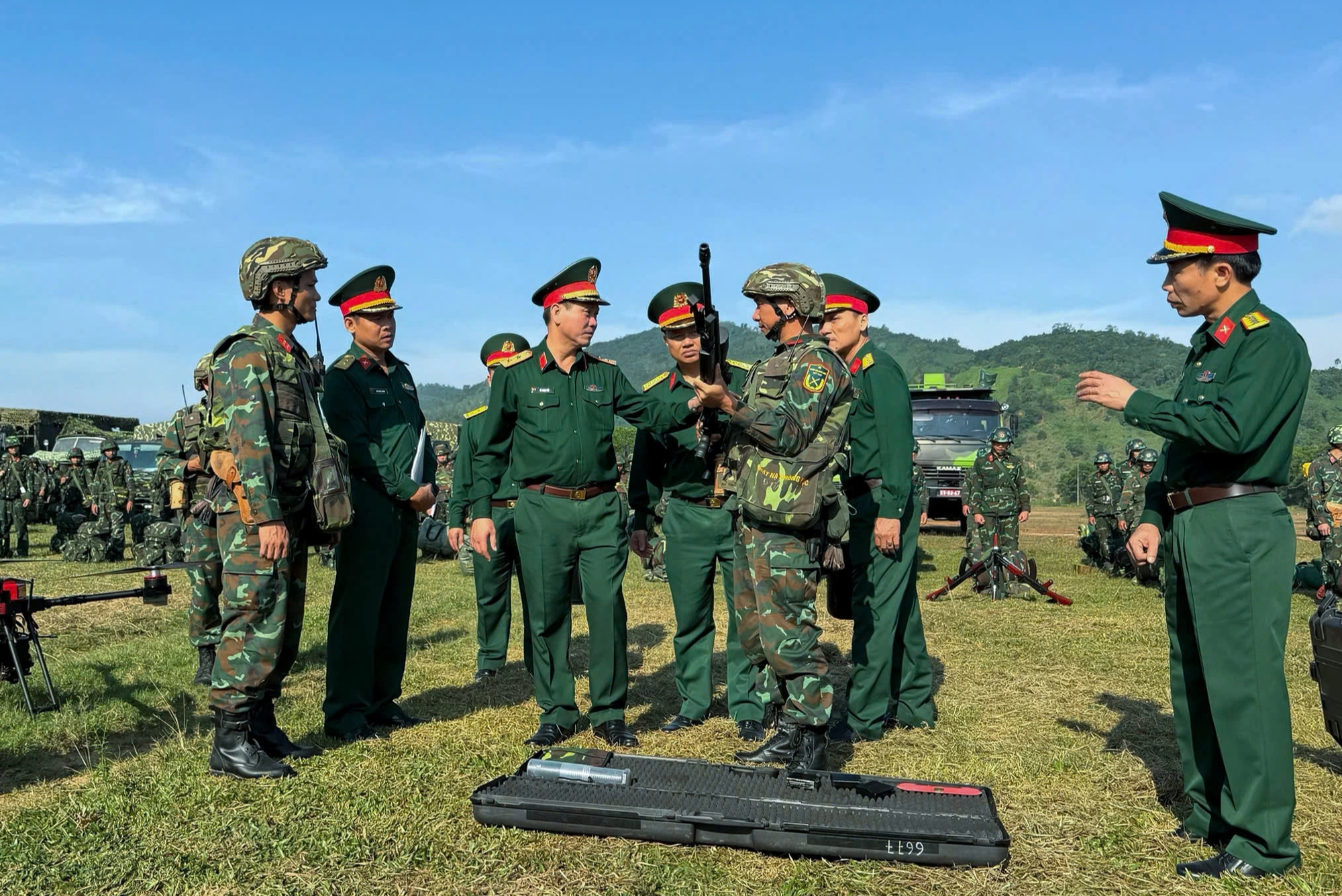 Quân khu 5 kích hoạt 'tường thép', bảo vệ an toàn ngày bầu cử - Ảnh 2.