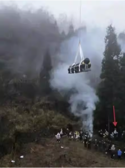 Quan tài hàng trăm cân bỗng 