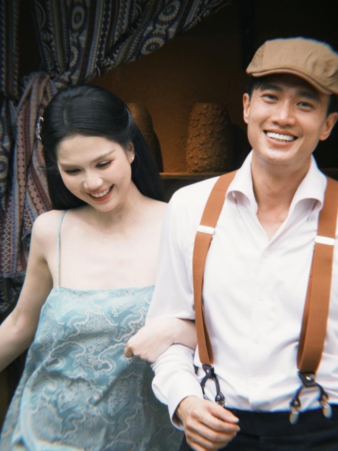 Quốc Trường: Tôi quý mến Ngọc Trinh 1 Quốc Trường tích cực đăng ảnh sánh đôi với Ngọc Trinh trên trang cá nhân.